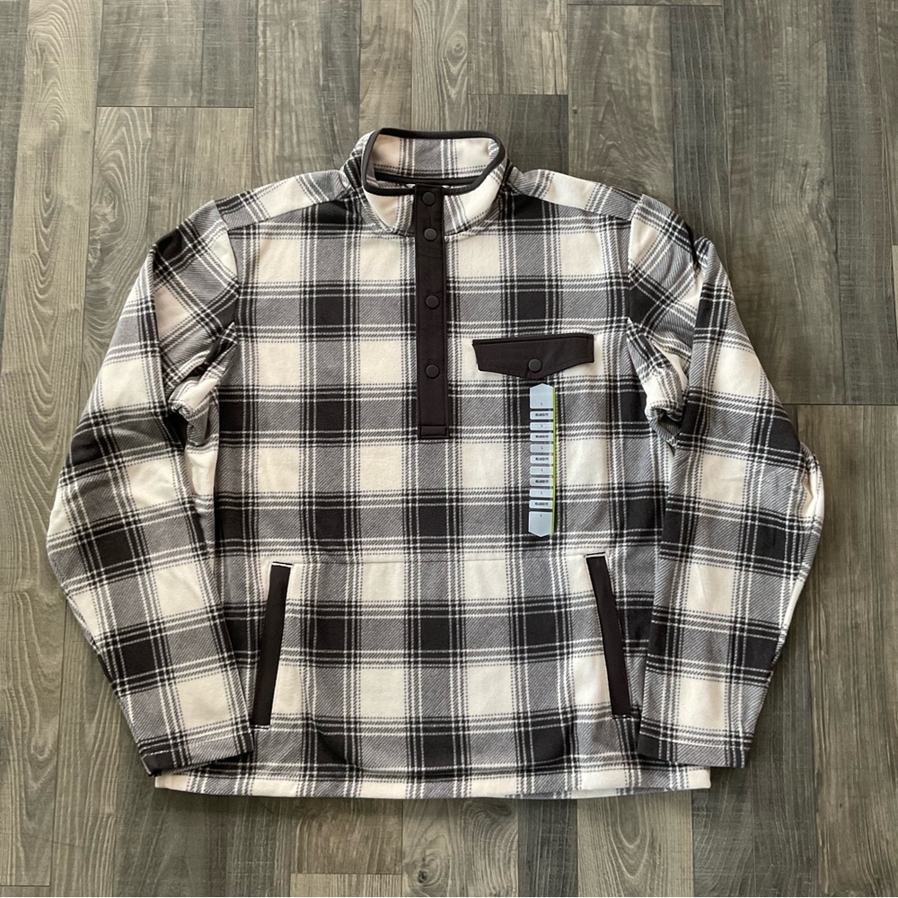 Duluth Trading Doubleback Fleece Mock Pullover
Men’s Large
Brown White